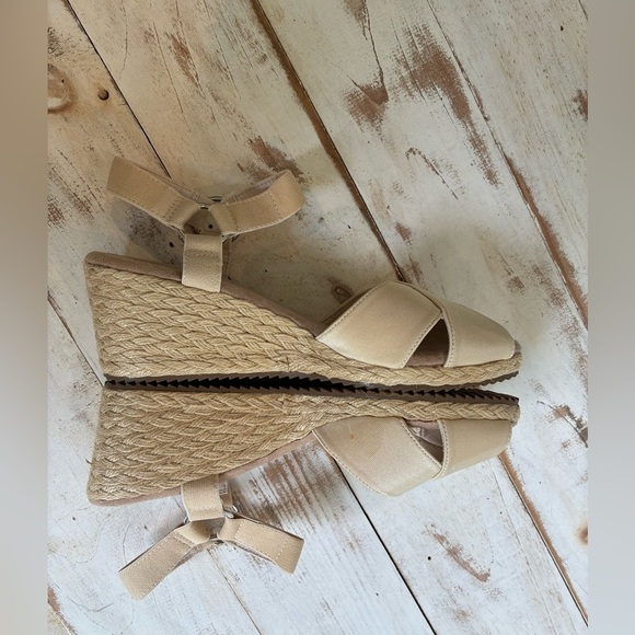 ANN KLEIN Ellis sandal wedge espadrille neutral summer party wedding sz 10 NWOB - Picture 13 of 16